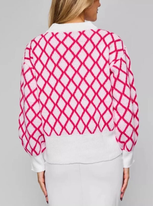 woman turned to her back wearing pink and white sweater