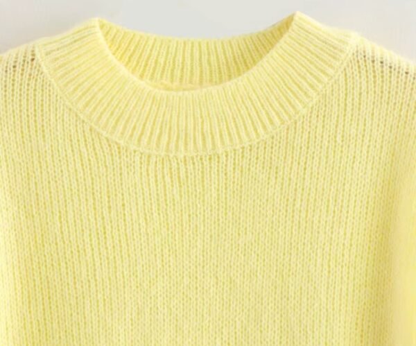 neck of short-sleeved colorful sweater