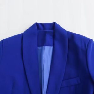 collar of royal blue color blazer