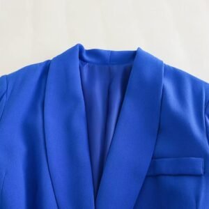 collar of women's colorful blazer